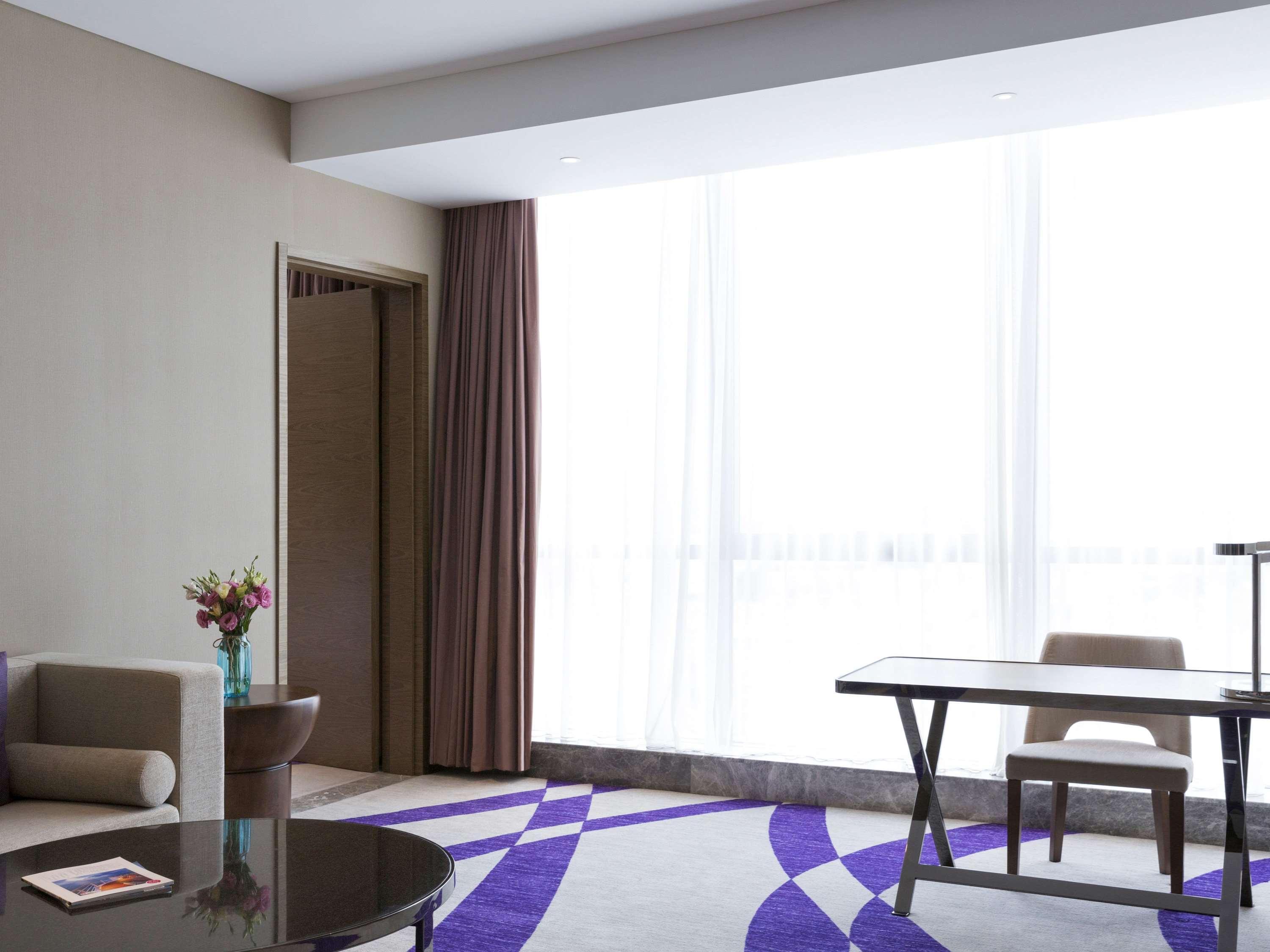โนโวเทล ยือจ้าว ซูหนิง Hotel รื่อเจ้า ภายนอก รูปภาพ