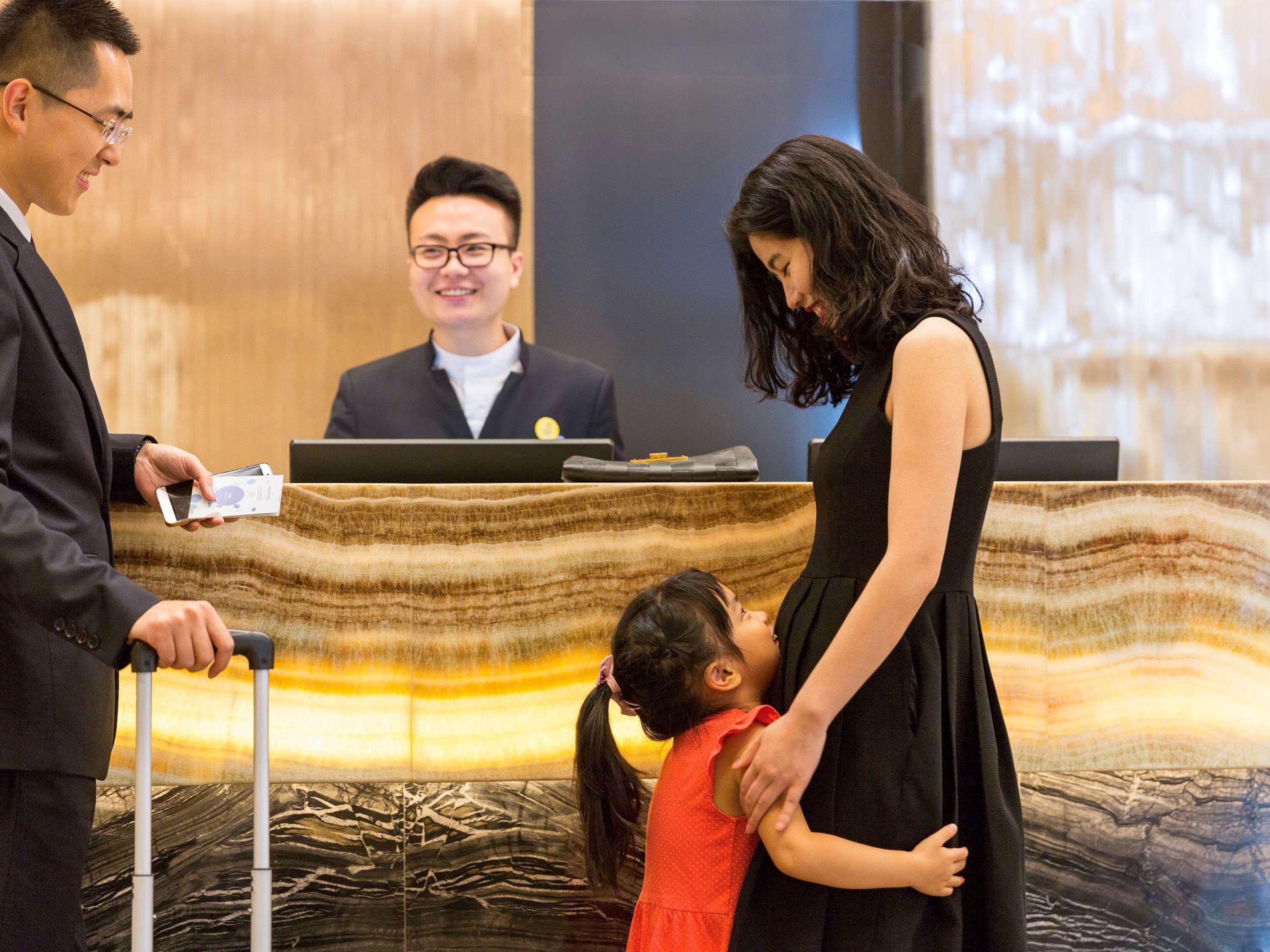 โนโวเทล ยือจ้าว ซูหนิง Hotel รื่อเจ้า ภายนอก รูปภาพ